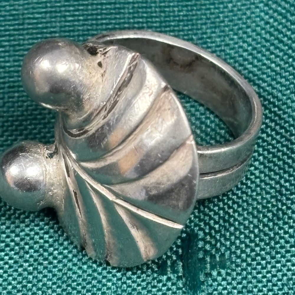 Artistic hand crafted vintage Silver Women's ring.